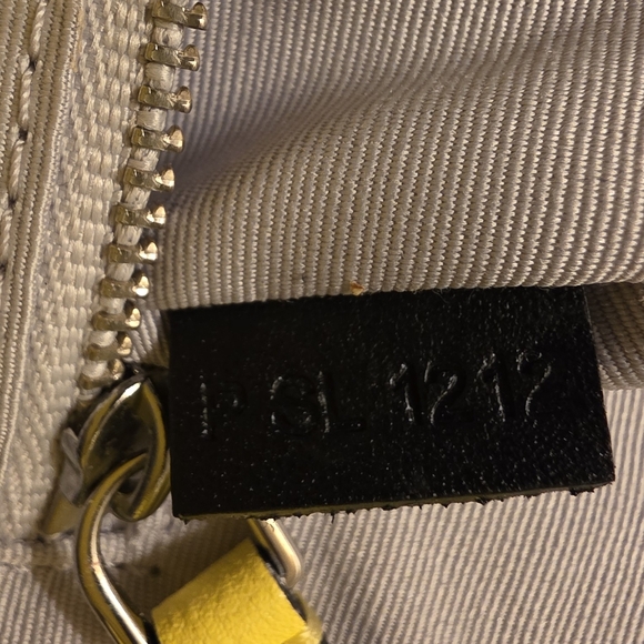 MARC JACOBS The J Marc Shoulder Bag - Picture 9 of 11